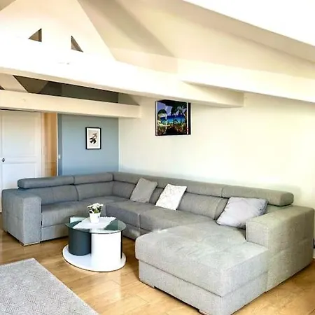 Appartement T3 Avec Petite Terrasse Vue *