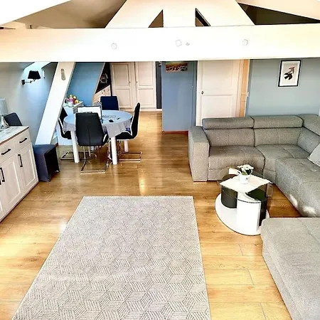 Apartment T3 Avec Petite Terrasse Vue *